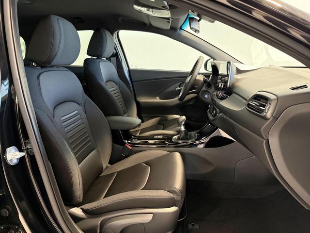 Hyundai i30, Beispielbilder, ggf. teilweise mit Sonderausstattung