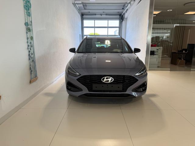Hyundai i30, Beispielbilder, ggf. teilweise mit Sonderausstattung