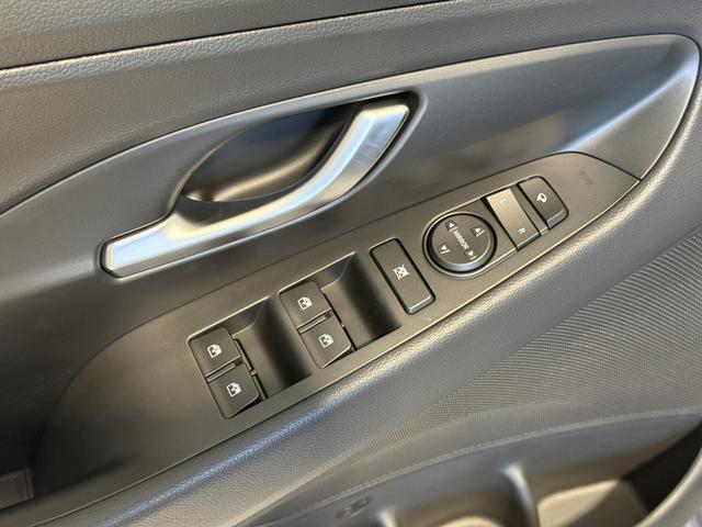 Hyundai i30, Beispielbilder, teilweise mit Sonderausstattung