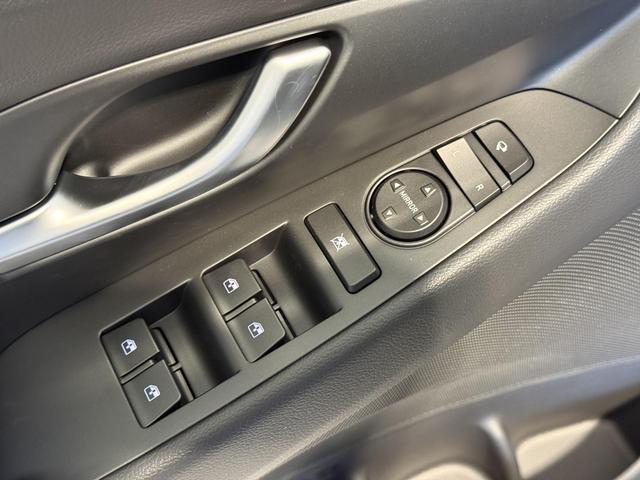 Hyundai i30, Beispielbilder, teilweise mit Sonderausstattung