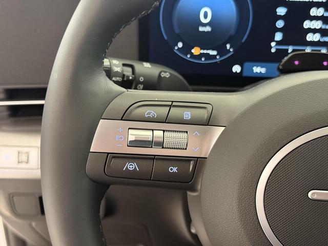 Hyundai Kona, Bild dient zur Illustration und zeigt aufpreispflichtige Sonderausstattung. "Die Herstellergarantie beginnt bei EU-Fahrzeugen bereits bei Auslieferung vom ausl&auml;ndischen Lieferanten und kann um mehr als 14 Tage verk&uuml;rzt sein.