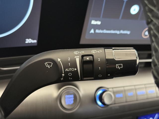 Hyundai Kona, Bild dient zur Illustration und zeigt aufpreispflichtige Sonderausstattung. "Die Herstellergarantie beginnt bei EU-Fahrzeugen bereits bei Auslieferung vom ausl&auml;ndischen Lieferanten und kann um mehr als 14 Tage verk&uuml;rzt sein.