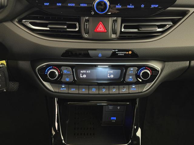 Hyundai i30, Beispielbilder, ggf. teilweise mit Sonderausstattung