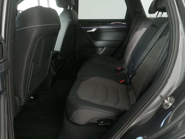 Volkswagen Touareg 3.0 TDI V6 4Motion R-Line Black Style 