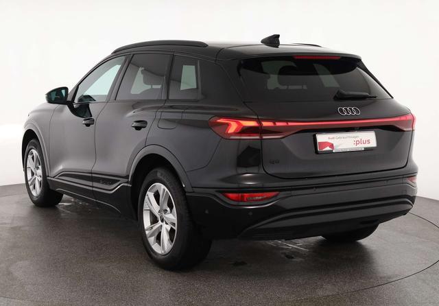 Audi 1 Q6 SUV 