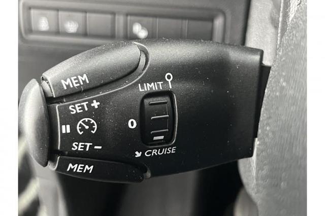 Peugeot 308 SW 1.6 TDI Allure*PANO*LED*NAVI*Kamera* 