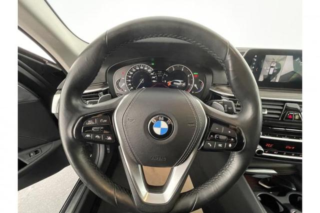 BMW 5er Touring 530d Sport Line *NAVI*HUD*LED*SHZ*Kamera* 