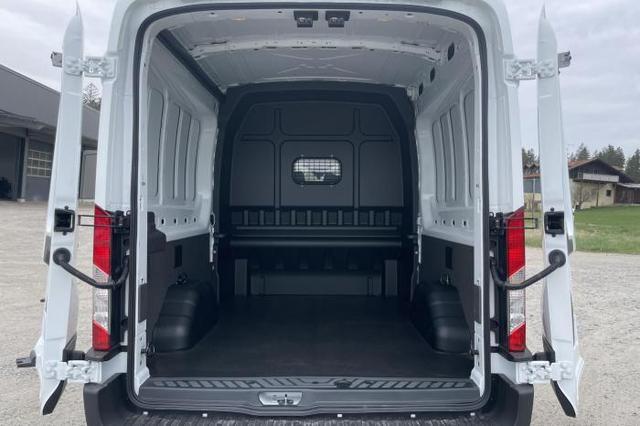 Ford Transit Doppelkabine Kasten 350 L3H2 2.0 TDCi 96kW (130 PS) 6-Gang Schaltgetriebe 