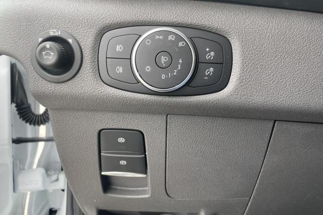 Ford Transit Doppelkabine Kasten 350 L3H2 2.0 TDCi 96kW (130 PS) 6-Gang Schaltgetriebe 