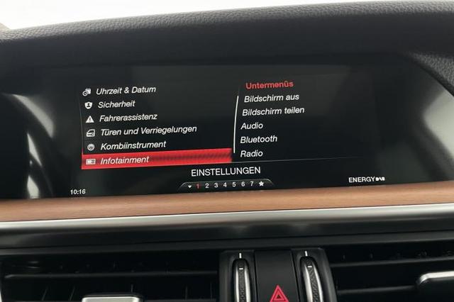 Alfa Romeo Stelvio 2.0 Turbo 16V Q4 First Edition *PANO*Leder*LED*SHZ*Keyless*PDC*Kamera* 