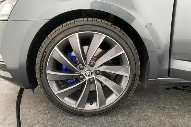 Skoda Octavia Combi 1.8 TSI Style *AHK*NAVI*Leder*LED*SHZ*PDC*Kamera* 