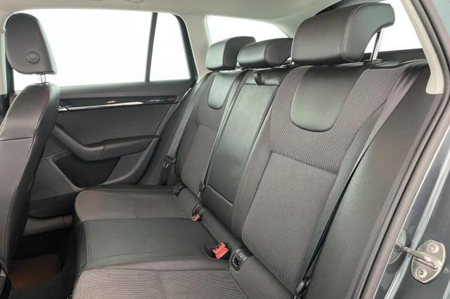 Skoda Octavia Combi 1.8 TSI Style *AHK*NAVI*Leder*LED*SHZ*PDC*Kamera* 