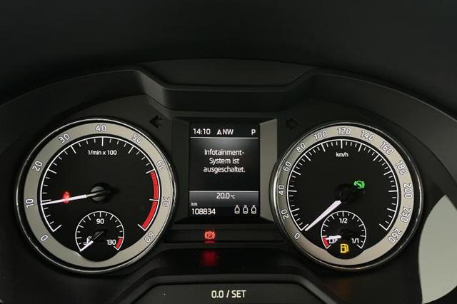 Skoda Octavia Combi 1.8 TSI Style *AHK*NAVI*Leder*LED*SHZ*PDC*Kamera* 