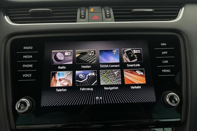 Skoda Octavia Combi 1.8 TSI Style *AHK*NAVI*Leder*LED*SHZ*PDC*Kamera* 