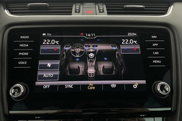 Skoda Octavia Combi 1.8 TSI Style *AHK*NAVI*Leder*LED*SHZ*PDC*Kamera* 