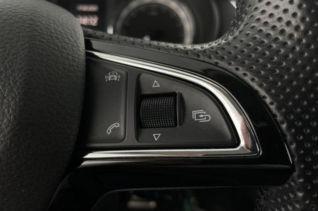 Skoda Octavia Combi 1.8 TSI Style *AHK*NAVI*Leder*LED*SHZ*PDC*Kamera* 