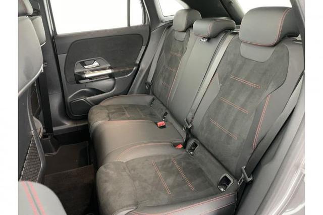 Mercedes-Benz GLA AMG Line GLA-Klasse 220 d 4MATIC *PANO*AHK*NAVI*LED*SHZ*PDC* 