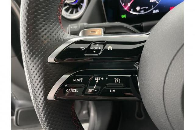 Mercedes-Benz GLA AMG Line GLA-Klasse 220 d 4MATIC *PANO*AHK*NAVI*LED*SHZ*PDC* 