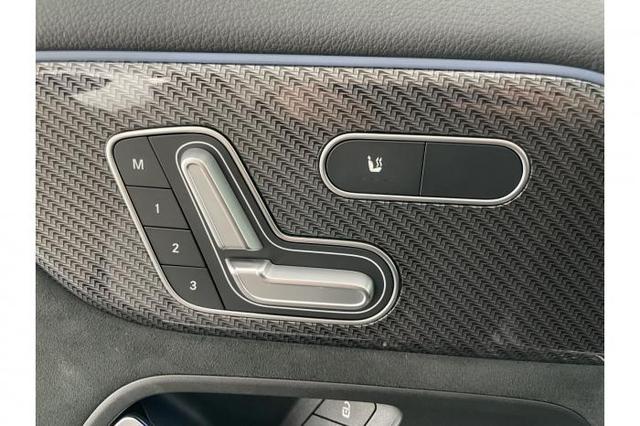 Mercedes-Benz GLA AMG Line GLA-Klasse 220 d 4MATIC *PANO*AHK*NAVI*LED*SHZ*PDC* 