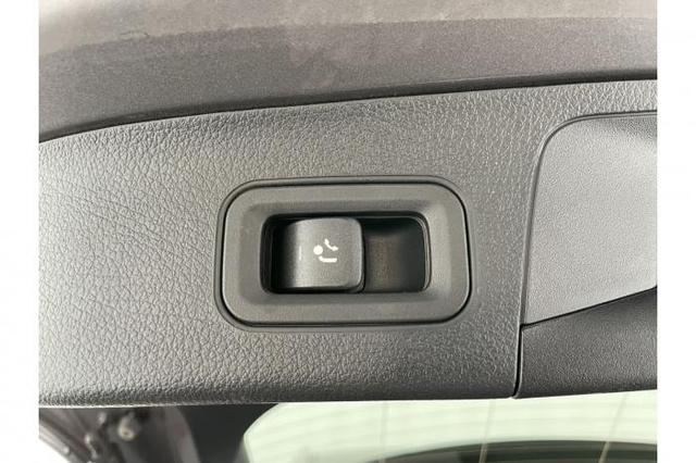 Mercedes-Benz GLA AMG Line GLA-Klasse 220 d 4MATIC *PANO*AHK*NAVI*LED*SHZ*PDC* 