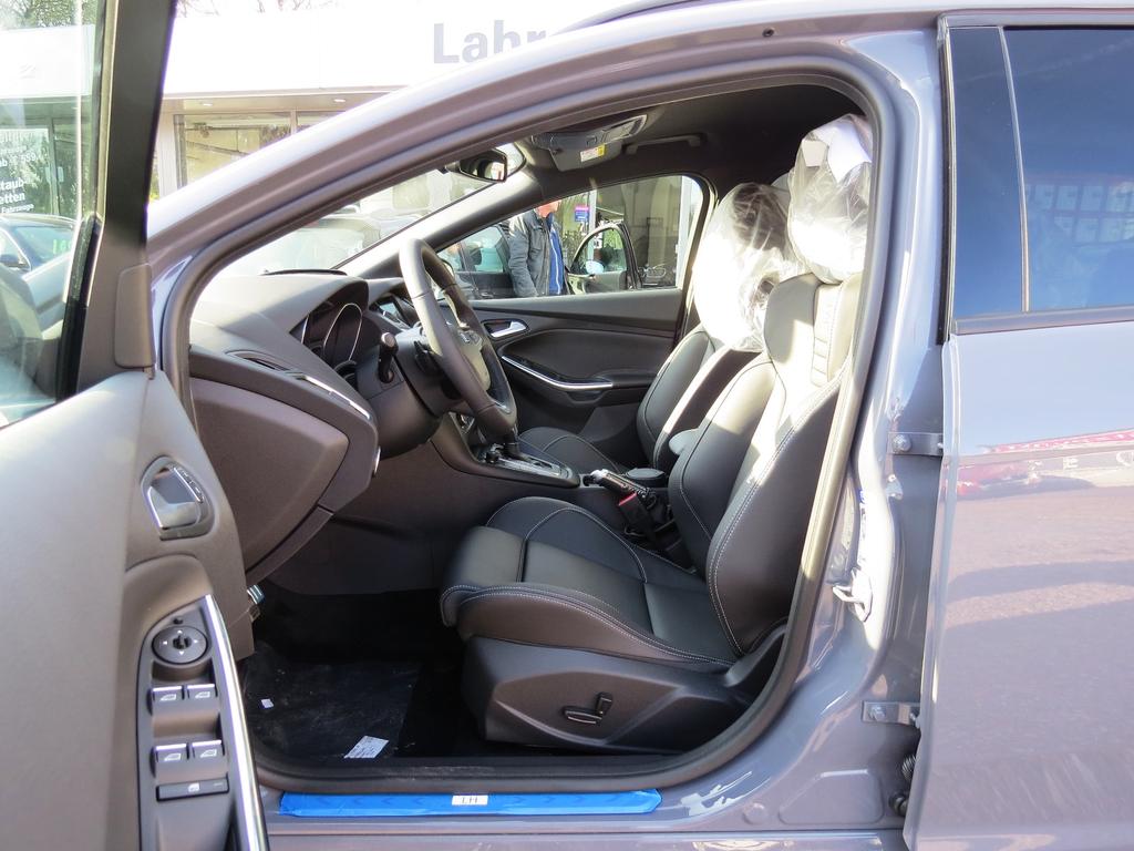 Ford Focus Turnier St Line X 2 0 Ecoblue 150ps Automatik Navi Sync3 Winterpaket Kamera Eu Neuwagen Dortmund