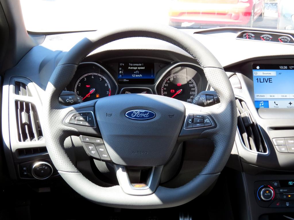 Ford Focus Turnier St Line X 2 0 Ecoblue 150ps Automatik Navi Sync3 Winterpaket Kamera Eu Neuwagen Dortmund