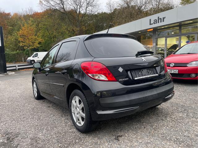 Peugeot / 207 / Weiß / Kleinwagen / Schwarz / 