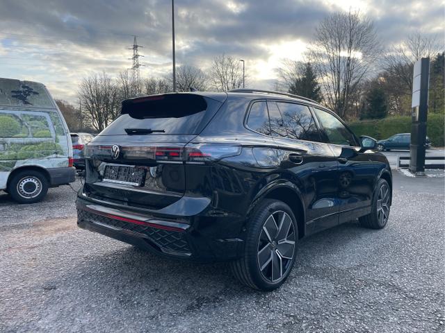Volkswagen / Tiguan / Schwarz / / / 