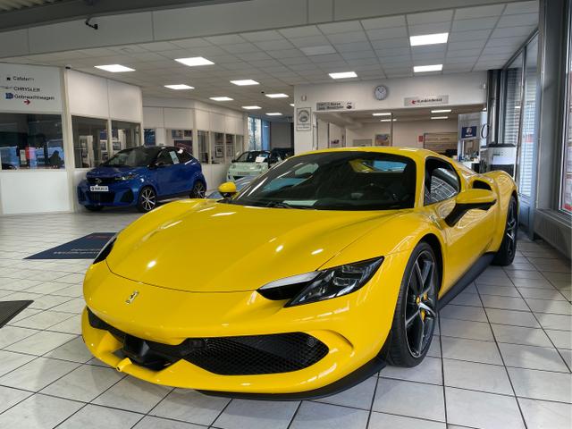 Ferrari / 296 GTS / Gelb / / / 