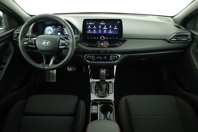 Hyundai i30 N Line 1.5 T-GDI DCT Fastback N-LINE, Navi, 18-Zoll, Kamera, LED, Winter 