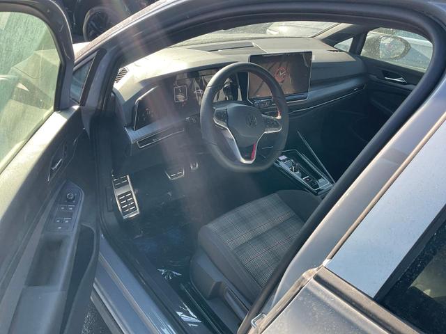 Volkswagen Golf 2.0 TSI 195 kW GTI VIII DSG Black Style, Pano, Navi, Side, Matrix, AreaView, Winter, 19-Zoll 