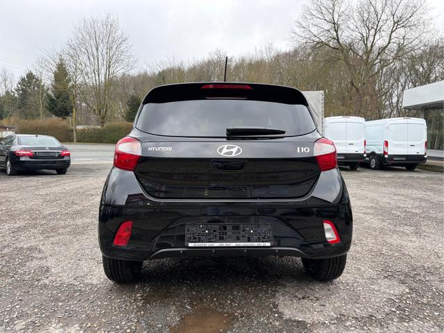 Hyundai / i10 / Schwarz / / / 