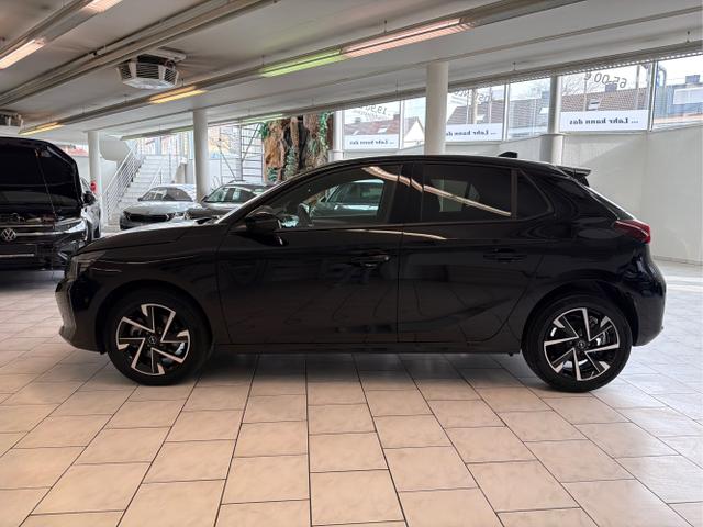 Opel / Corsa / Schwarz / / / 