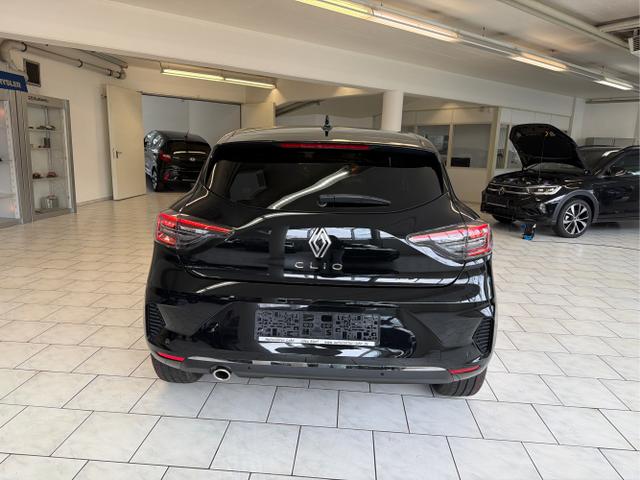 Renault / Clio / Schwarz / / / 