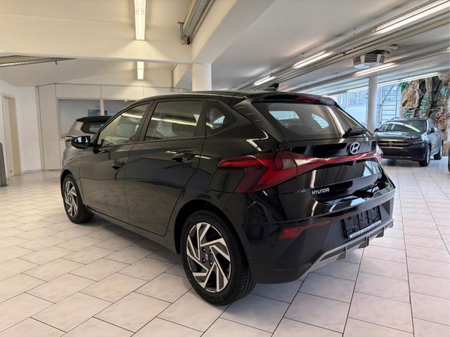 Hyundai / i20 / Schwarz / / / 