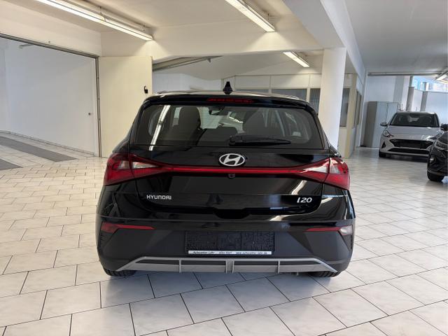 Hyundai / i20 / Schwarz / / / 