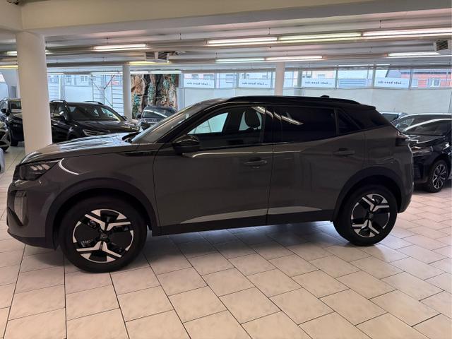 Peugeot / 2008 / Schwarz / / / 