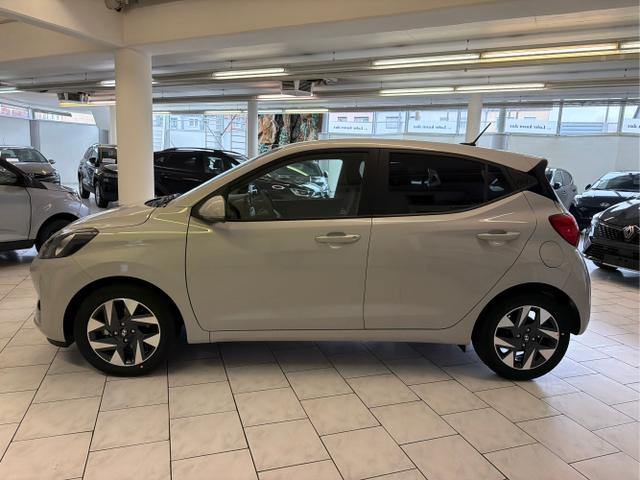 Hyundai / i10 / Grau / / / 