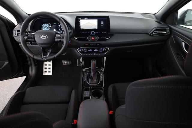 Hyundai i30 N Line 1.5 T-GDI DCT Fastback N-LINE, Navi, 18-Zoll, Kamera, LED, Winter 