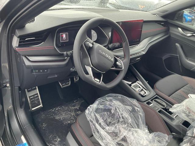 Skoda Octavia Combi 2.0 TSI 195 kW RS DSG, Pano, AHK, Navi, Matrix, Side, Winter, 5 J.-Garantie 