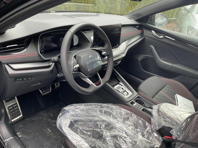 Skoda Octavia Combi 2.0 TSI 195 kW RS DSG, Standheizung, AHK, Navi, Matrix, Side, Winter, 5 J.-Garantie 