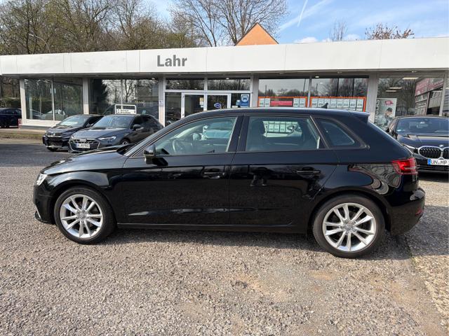 Audi / A3 Sportback / Schwarz / / / 