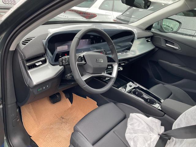 Audi Q3 TFSI quattro 150 kW quattro, AHK, Navi, AreaView, Side, Sound, Winter, 18-Zoll 