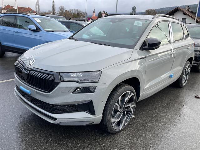 Skoda Karoq - Sportline 1.5 TSI DSG Sportline, Pano, AHK, Navi, CANTON, Matrix, AreaView, Side, FS-beheizbar, 19-Zoll