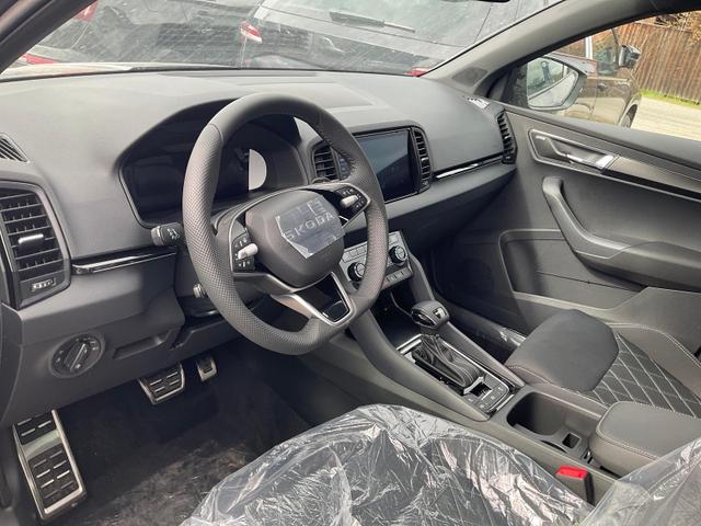 Skoda Karoq Sportline 1.5 TSI DSG Sportline, AHK, Navi, CANTON, Matrix, AreaView, Side, Kamera, el. Klappe, FS-beheizbar 