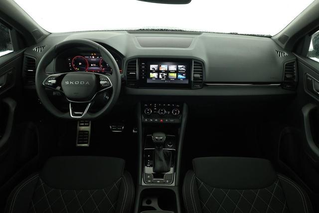 Skoda Karoq Sportline 4x4 2.0 TDI DSG Sportline, Pano, AHK, Navi, Matrix, AreaView, Side, Kamera, el. Klappe, FS-beheizbar, Winter 