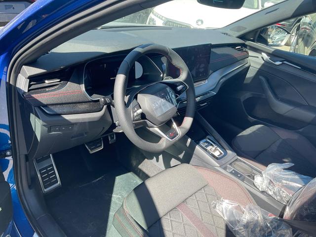 Skoda Octavia Combi 2.0 TSI 195 kW RS DSG, Pano, Standheizung, AHK, Navi, Matrix, Canton, Side, Winter, 5 J.-Garantie 