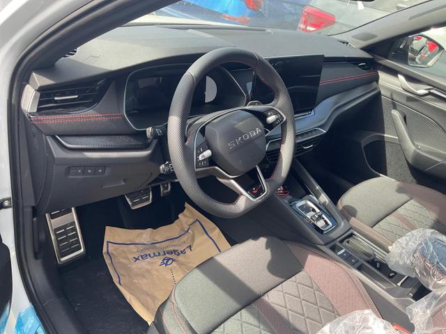 Skoda Octavia Combi 2.0 TSI 195 kW RS DSG, Pano, AHK, Navi, Matrix, Side, Winter, 5 J.-Garantie 