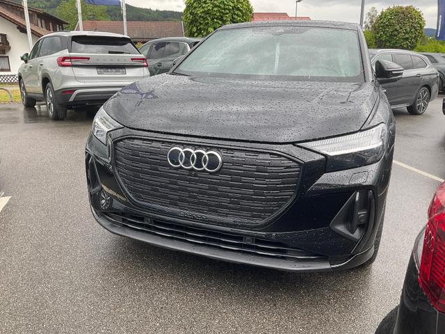 Audi Q4 e-tron - 45 basis quattro S-LINE quattro, AHK, Navi, Matrix, Komfort, Side, Kamera, el. Klappe, Winter. 20-Zoll