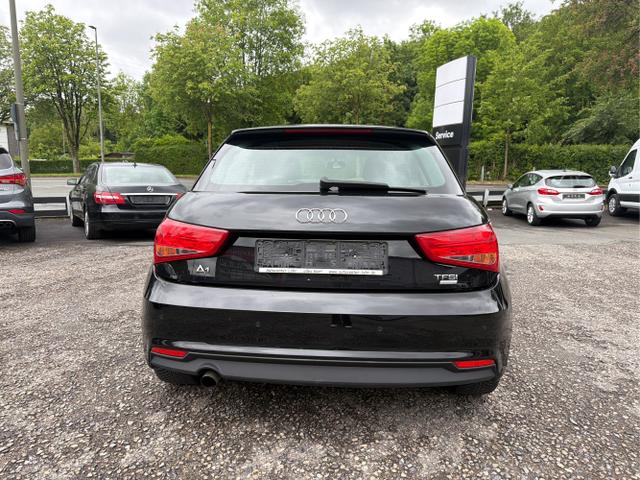 Audi / A1 / Schwarz / / / 